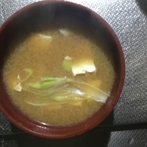 ネギと豆腐の生姜入り味噌汁